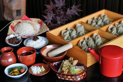 ２日目昼食へぎそば御膳チョイスイメージ